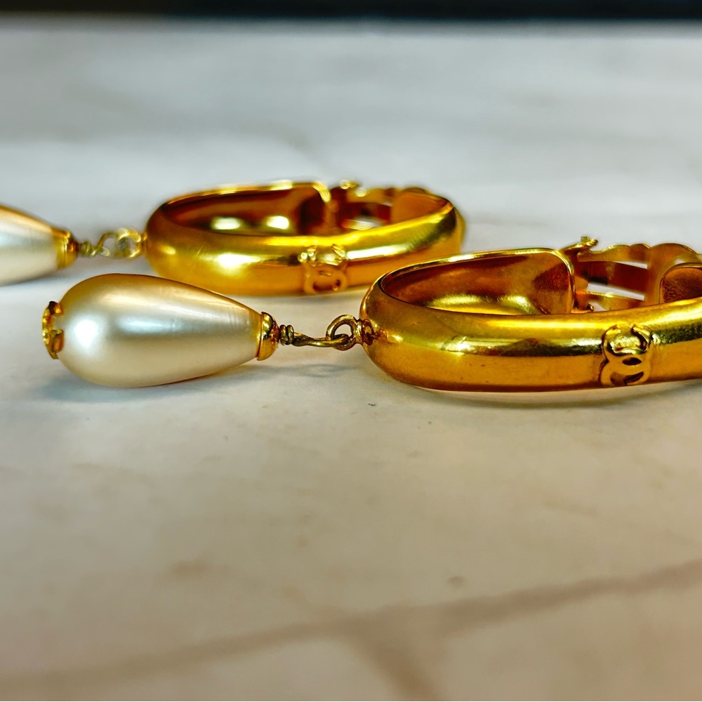 CHANEL Vintage Hoop Pearl Earrings